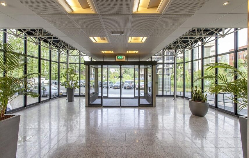 517274_120507695-1090x0-c-default