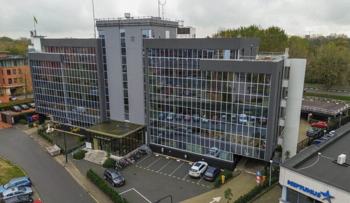 517274_205475835-1090x0-c-default